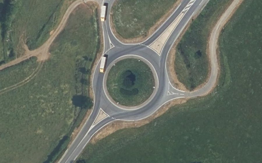 Vue aérienne du Rond-point anonyme n°37724366