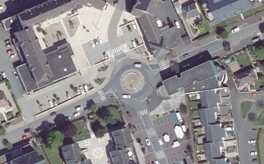Vue aérienne du Rond-point anonyme n°37726396