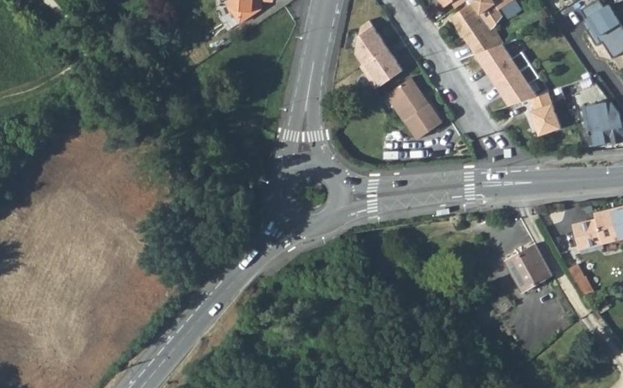 Vue aérienne du Rond-point anonyme n°377285710