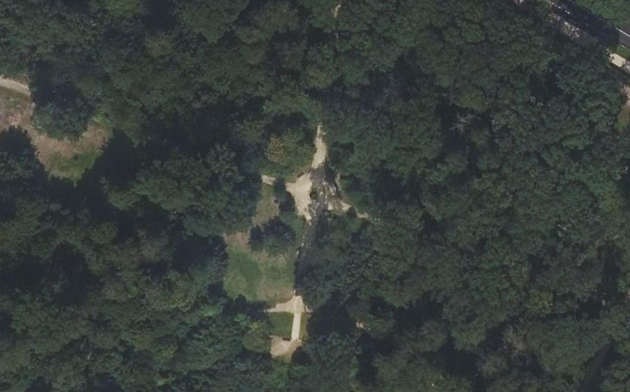 Vue aérienne du Rond-point anonyme n°377315455