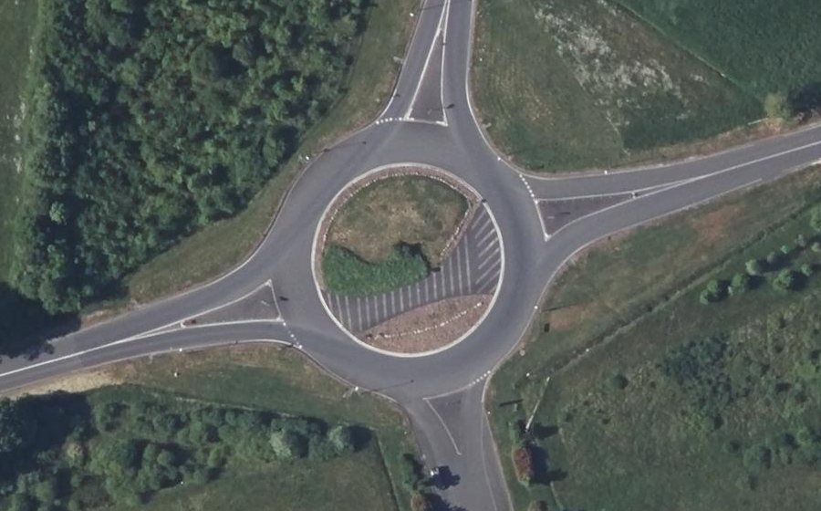 Vue aérienne du Rond-point anonyme n°37734123