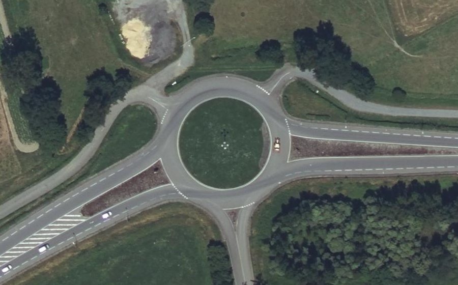 Vue aérienne du Rond-point anonyme n°37735845