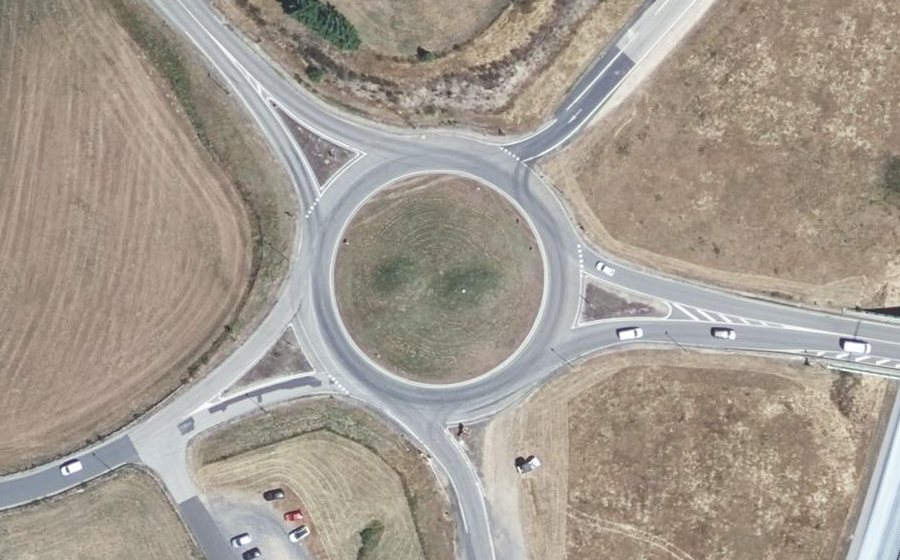 Vue aérienne du Rond-point anonyme n°37737241