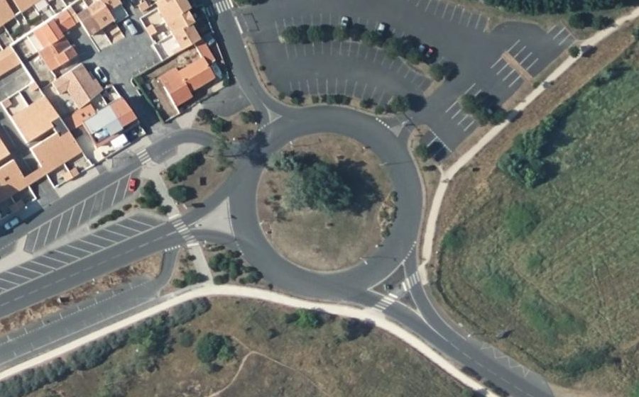 Vue aérienne du Rond-point anonyme n°37744564