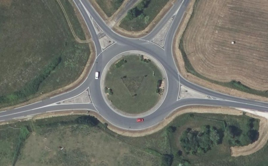 Vue aérienne du Rond-point anonyme n°37752381