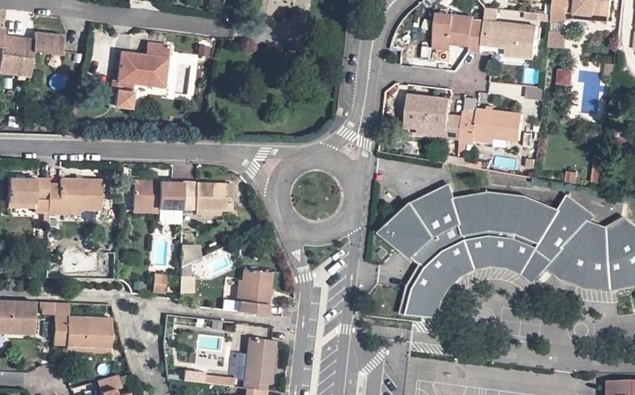 Vue aérienne du Rond-point anonyme n°37756427