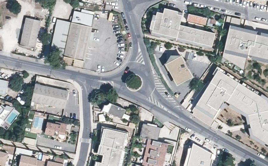 Vue aérienne du Rond-point anonyme n°377631545
