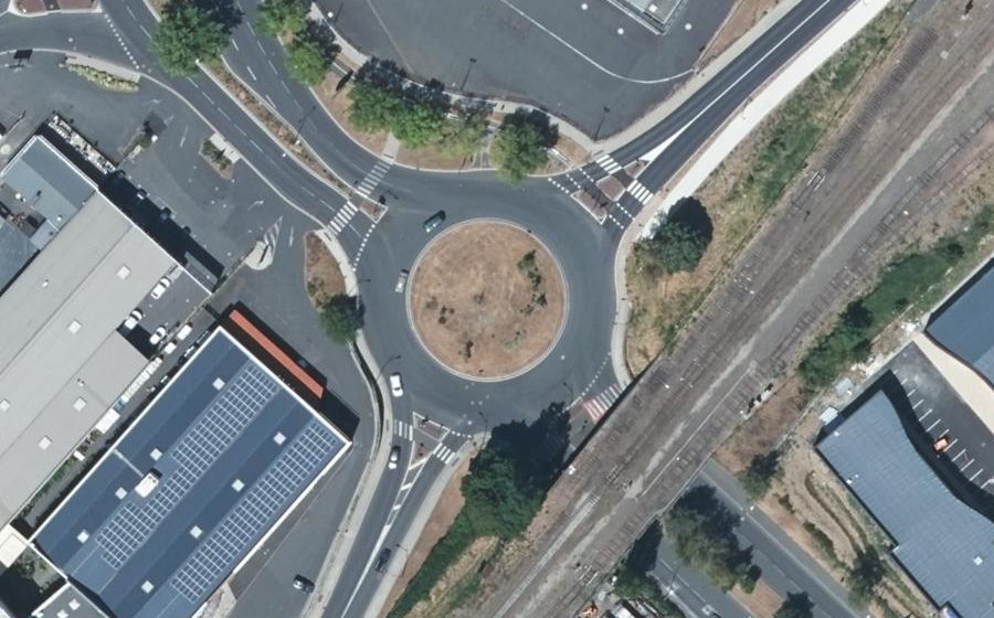 Vue aérienne du Rond-point anonyme n°37765773