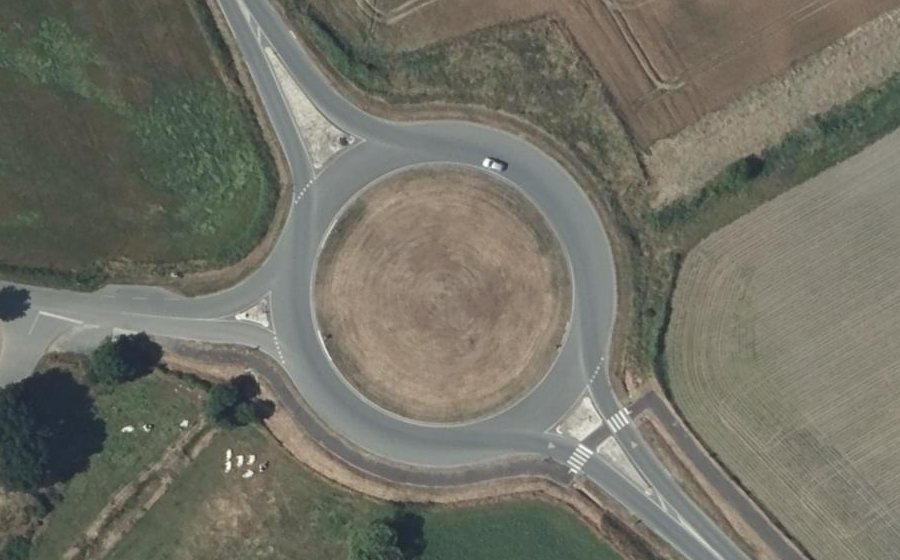 Vue aérienne du Rond-point anonyme n°377718482