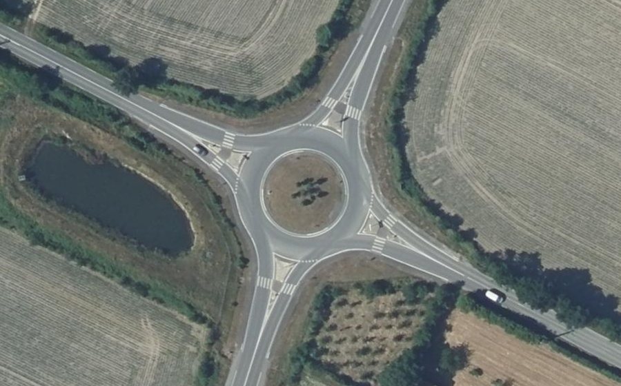 Vue aérienne du Rond-point anonyme n°377718487