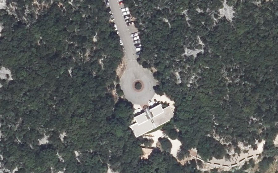 Vue aérienne du Rond-point anonyme n°37773934