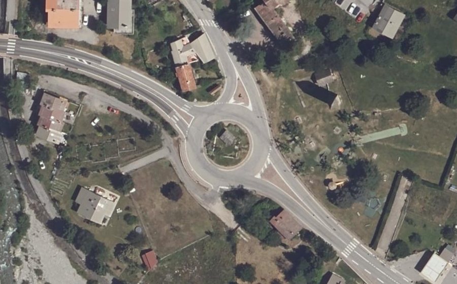 Vue aérienne du Rond-point anonyme n°37774225