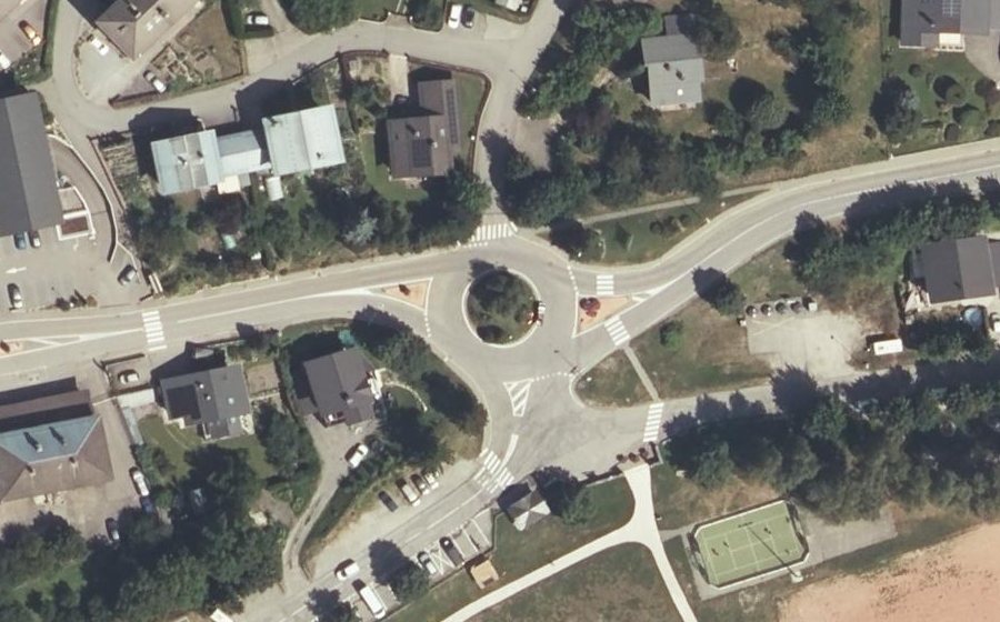 Vue aérienne du Rond-point anonyme n°37777022