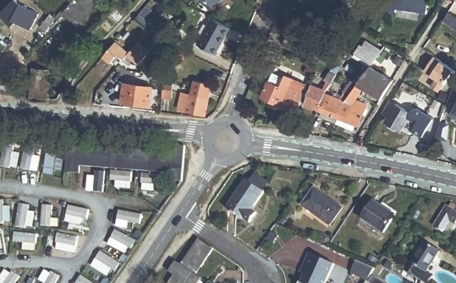 Vue aérienne du Rond-point anonyme n°377778966
