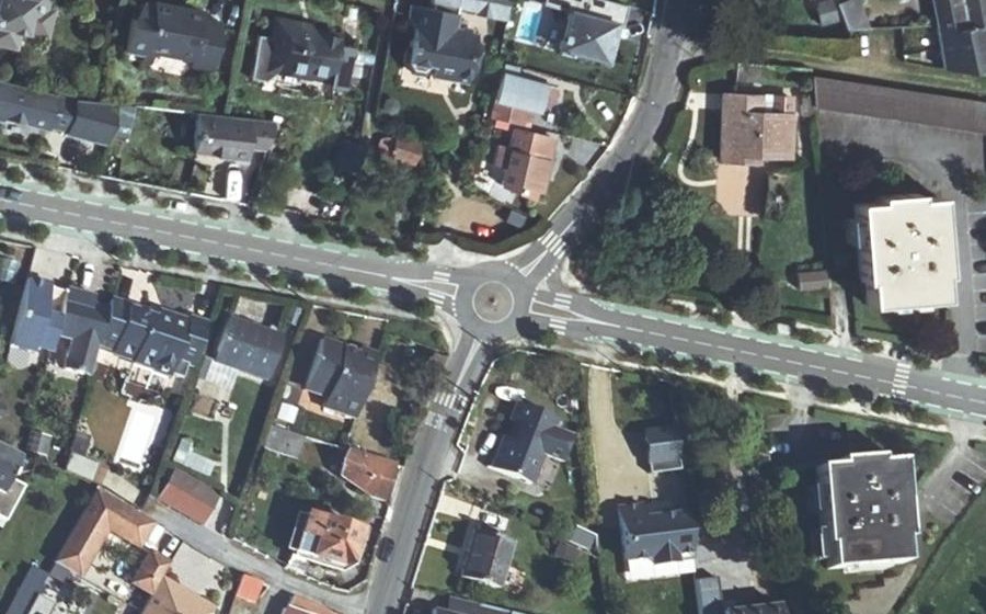 Vue aérienne du Rond-point anonyme n°377778967