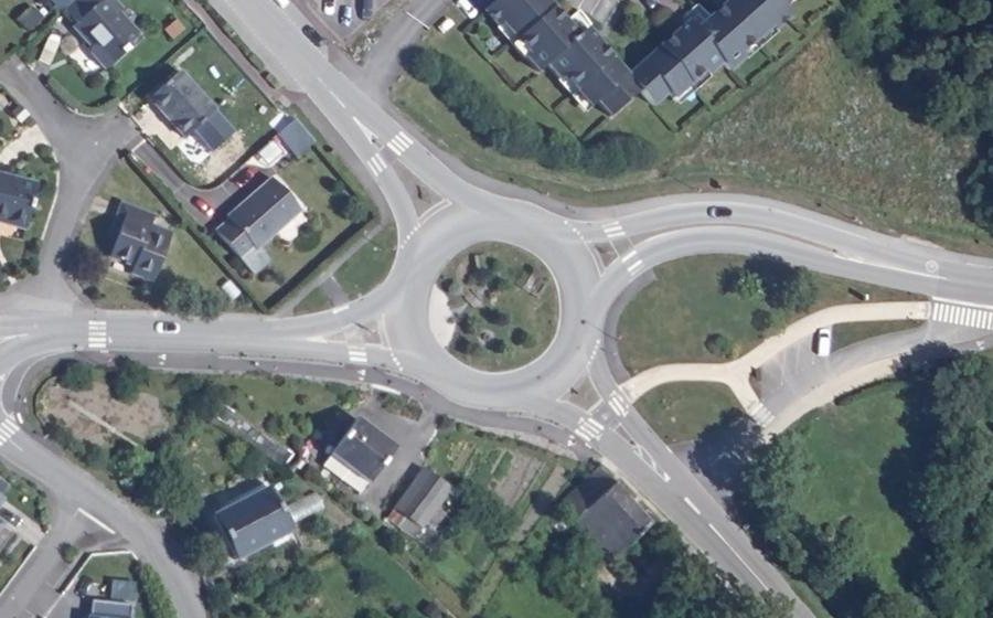 Vue aérienne du Rond-point anonyme n°37789761