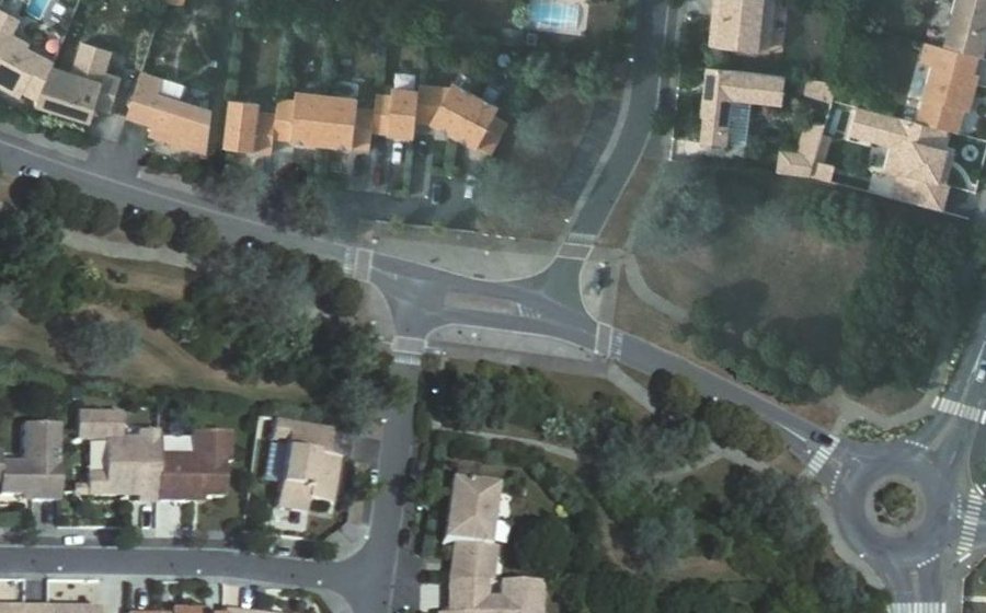 Vue aérienne du Rond-point anonyme n°37790819