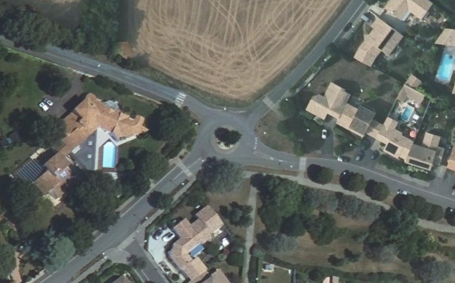 Vue aérienne du Rond-point anonyme n°37790820
