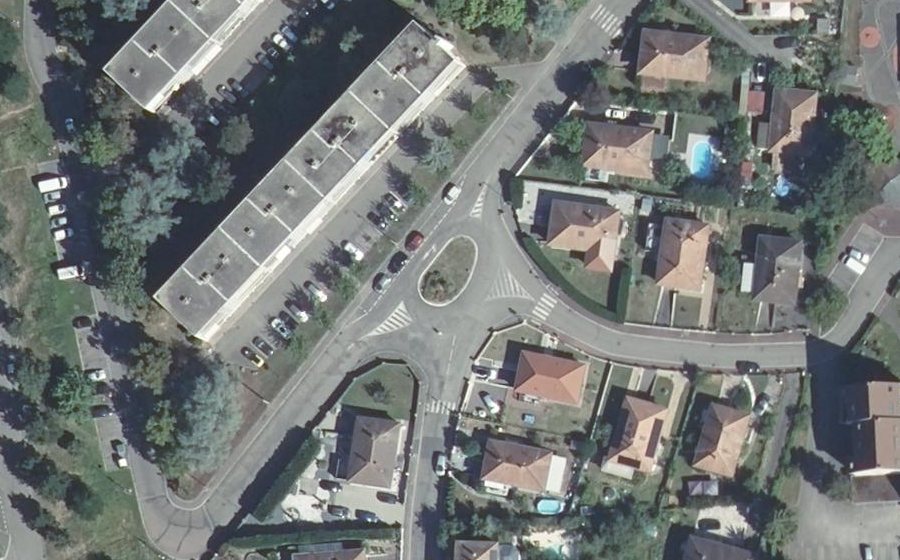 Vue aérienne du Rond-point anonyme n°37795321