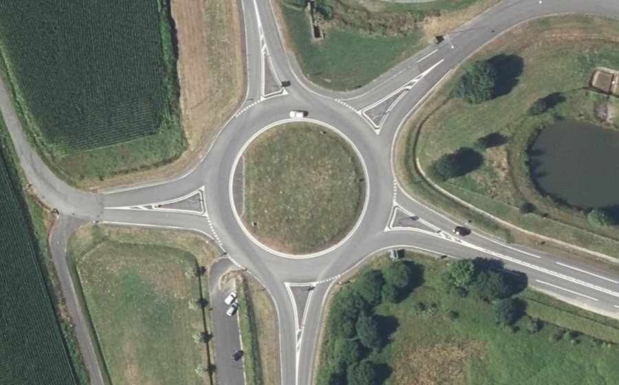 Vue aérienne du Rond-point anonyme n°37795930