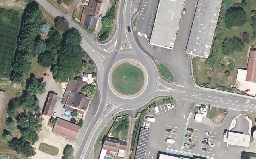 Vue aérienne du Rond-point anonyme n°37795936