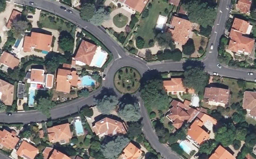 Vue aérienne du Rond-point anonyme n°37796107