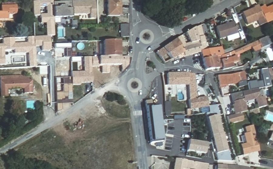 Vue aérienne du Rond-point anonyme n°37796849
