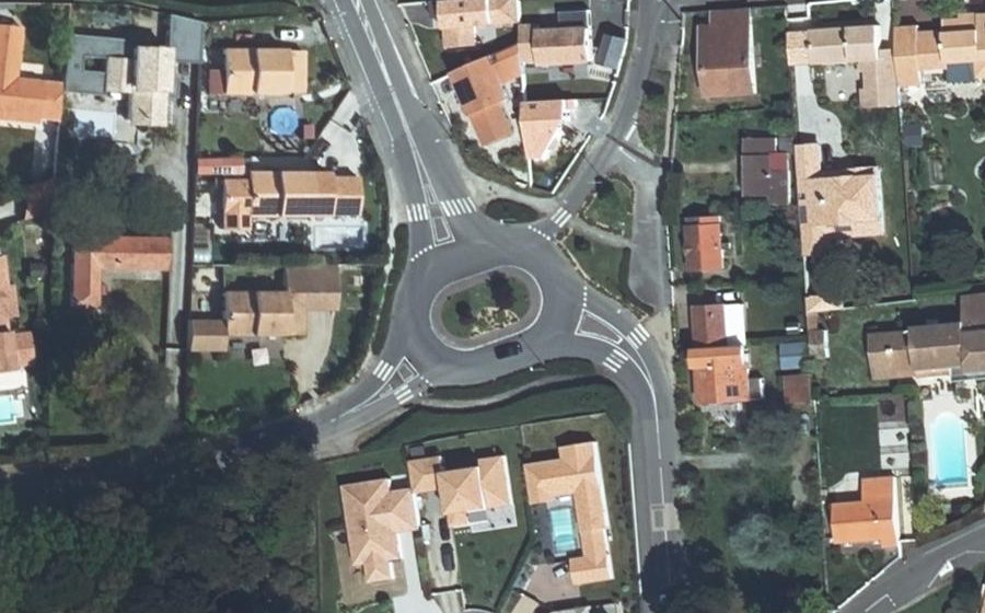 Vue aérienne du Rond-point anonyme n°37797810