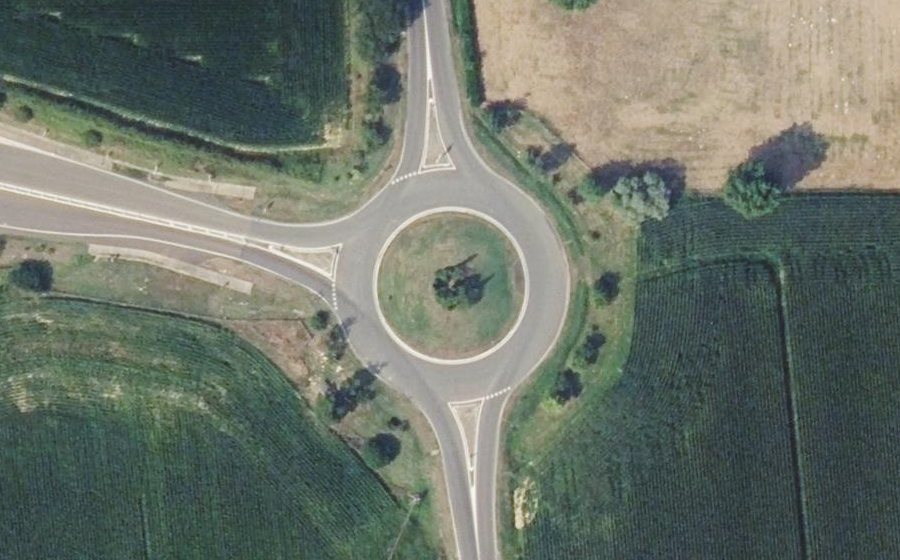 Vue aérienne du Rond-point anonyme n°37798390