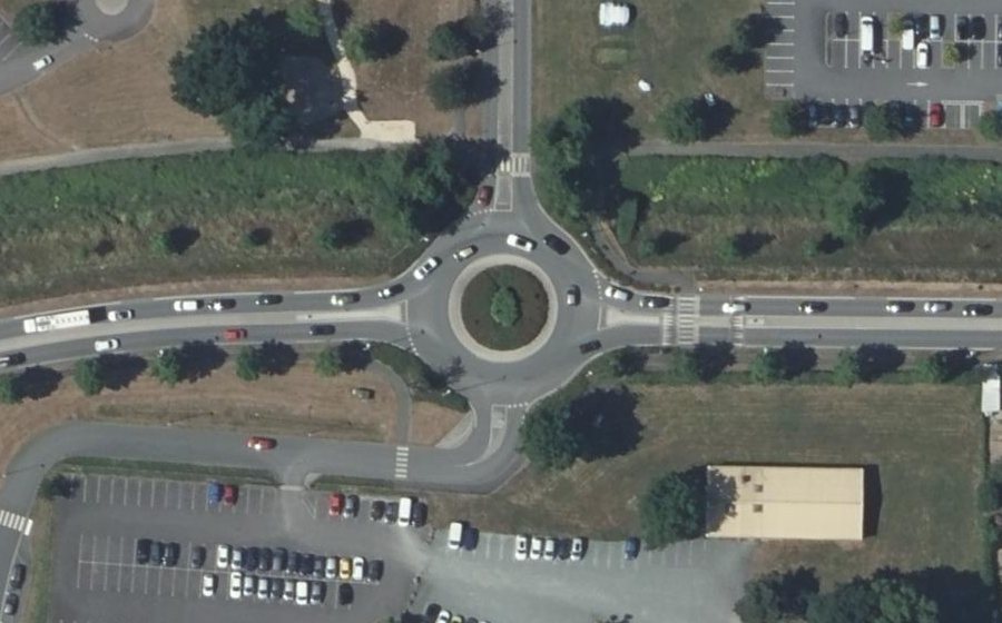 Vue aérienne du Rond-point anonyme n°377986701