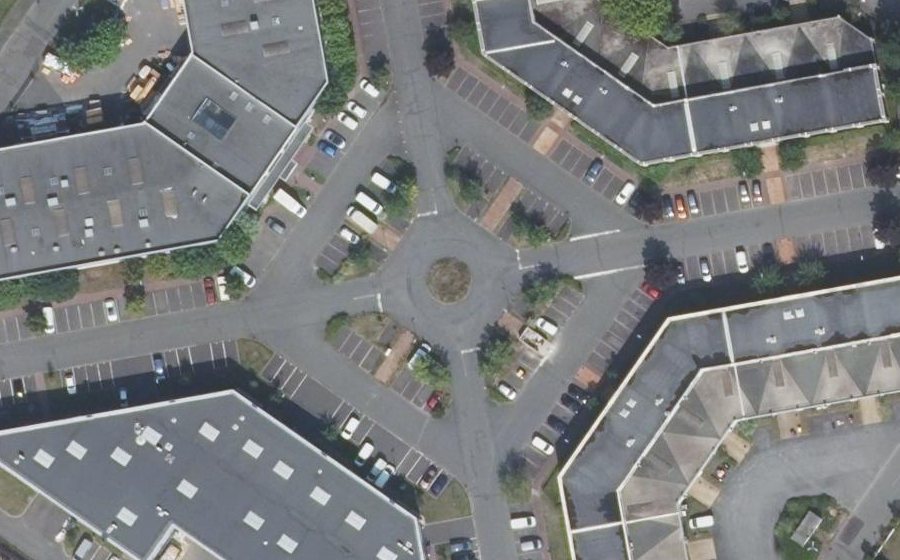 Vue aérienne du Rond-point anonyme n°37799002