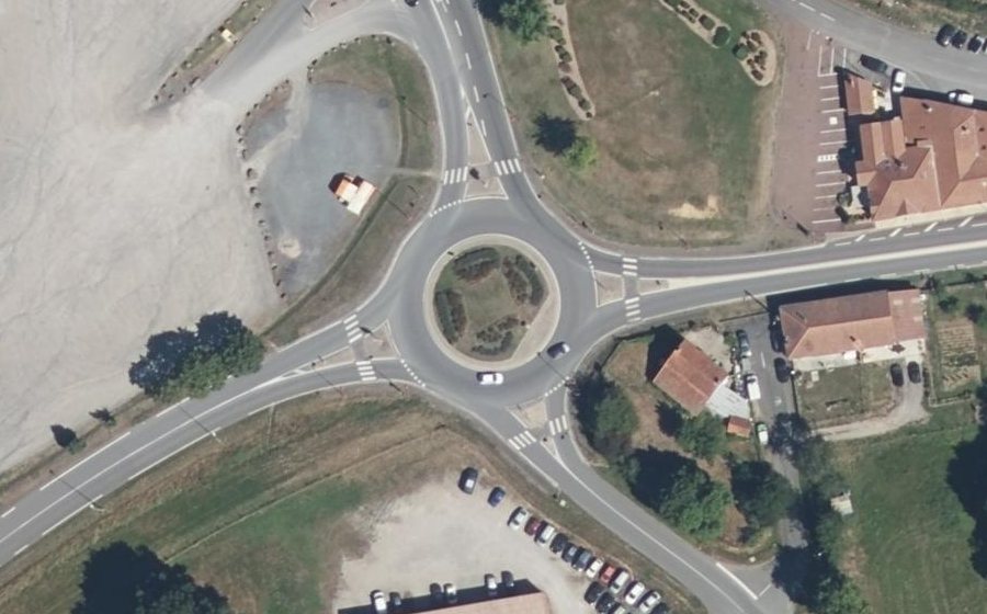 Vue aérienne du Rond-point anonyme n°37802196