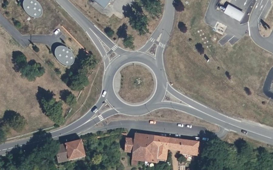 Vue aérienne du Rond-point anonyme n°37802198