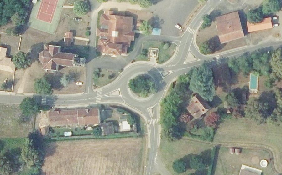 Vue aérienne du Rond-point anonyme n°37802237