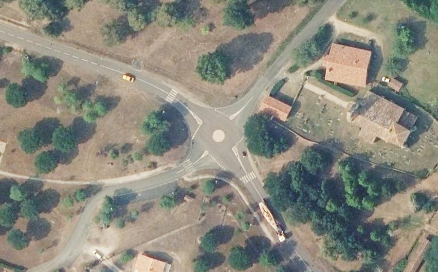 Vue aérienne du Rond-point anonyme n°37802656