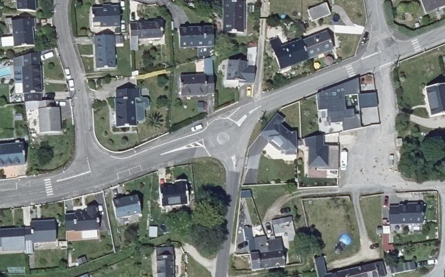 Vue aérienne du Rond-point anonyme n°378035665