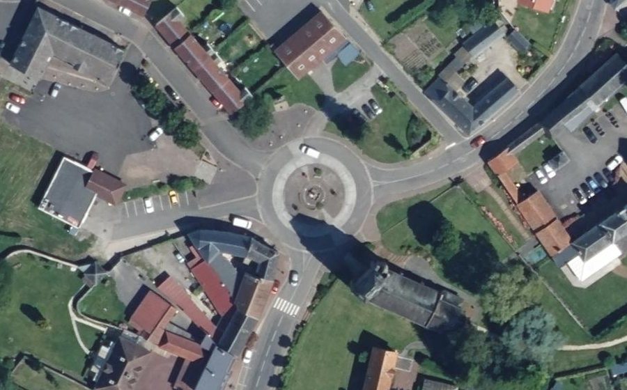 Vue aérienne du Rond-point anonyme n°378040011