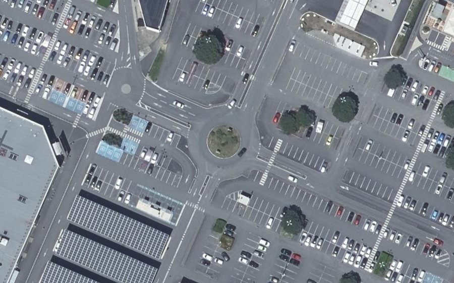 Vue aérienne du Rond-point anonyme n°37804762