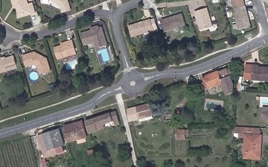 Vue aérienne du Rond-point anonyme n°37805110