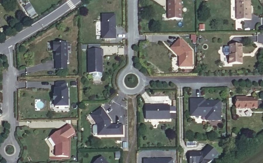 Vue aérienne du Rond-point anonyme n°37807372