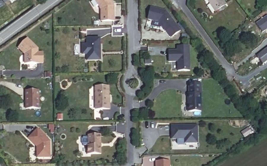 Vue aérienne du Rond-point anonyme n°37807374