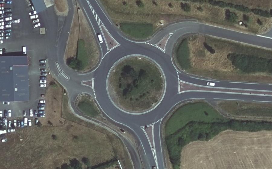 Vue aérienne du Rond-point anonyme n°37811122
