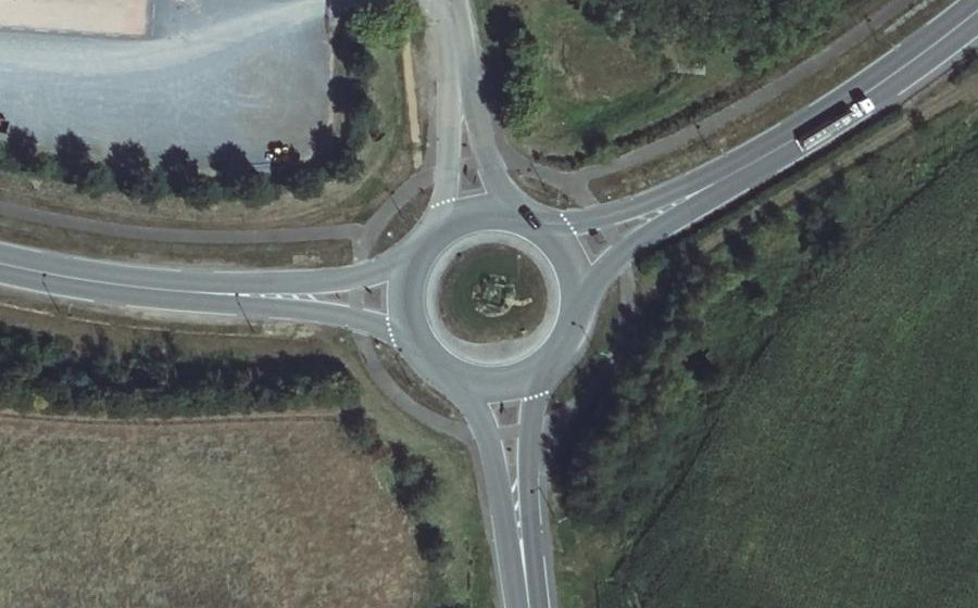Vue aérienne du Rond-point anonyme n°37813704