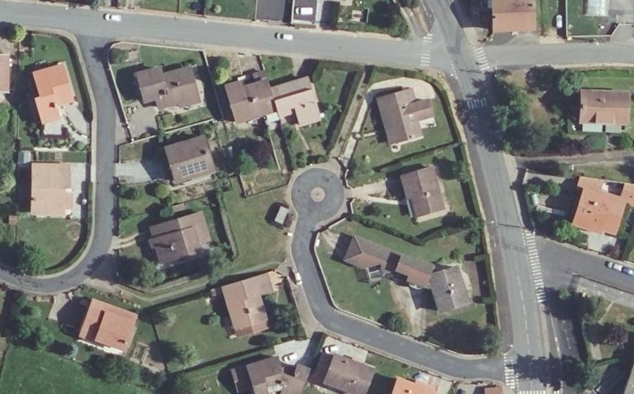 Vue aérienne du Rond-point anonyme n°37826453