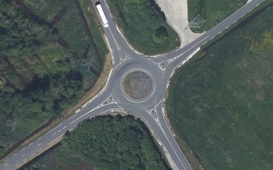 Vue aérienne du Rond-point anonyme n°37829403
