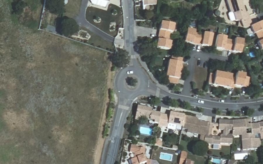 Vue aérienne du Rond-point anonyme n°37830033