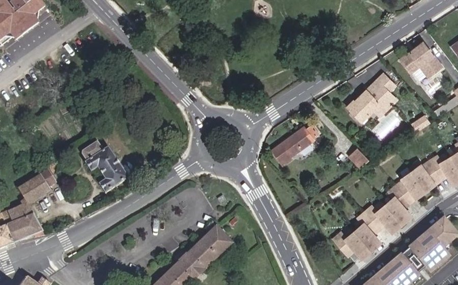 Vue aérienne du Rond-point anonyme n°37830901