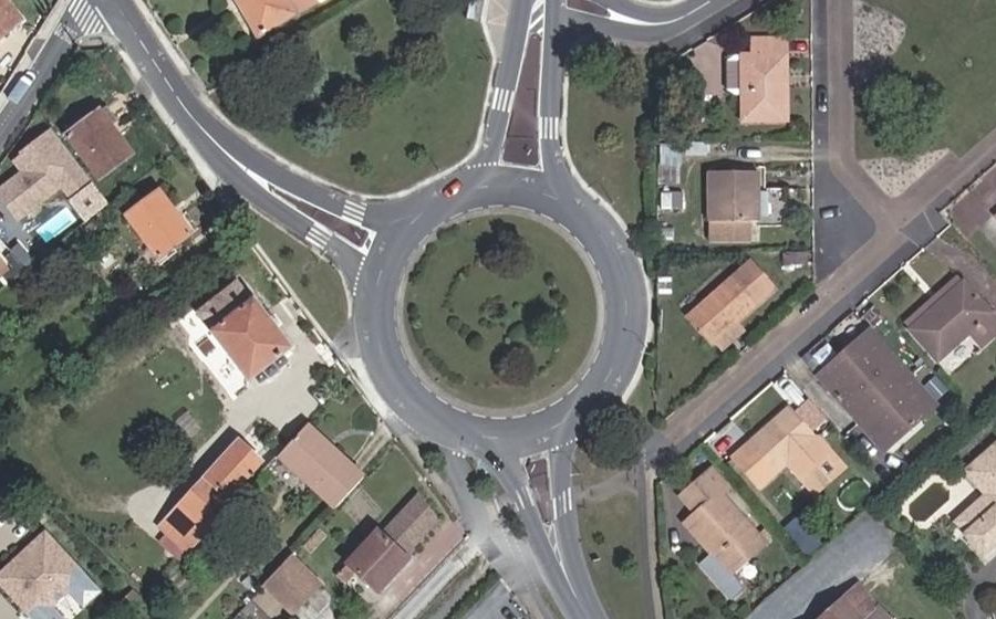 Vue aérienne du Rond-point anonyme n°37830902