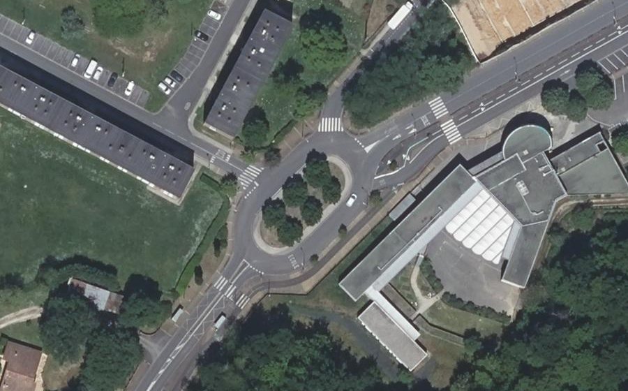 Vue aérienne du Rond-point anonyme n°37830918