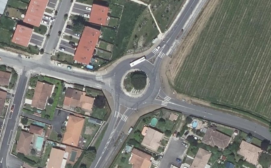 Vue aérienne du Rond-point anonyme n°37830923